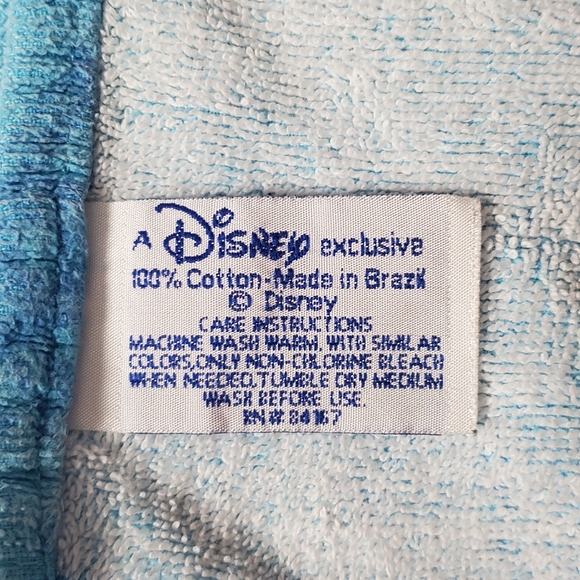 Disney Exclusive Peter Pan & Hook Beach Towel - Picture 6 of 6
